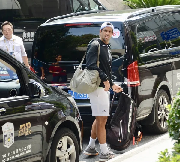 Pemain Tenis Profesional Spanyol Fernando Verdasco Berjalan Sebuah Mobil Depan — Stok Foto