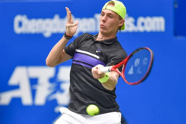 Denis Shapovalov Canadá Recebe Bola Contra Pablo Carreno Busta Espanha — Fotografia de Stock