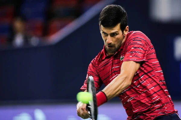 Serbiska Professionell Tennisspelare Novak Djokovic Tävlar Mot Den Kanadensiska Professionella — Stockfoto