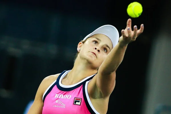 オーストラリアのプロテニス選手Ashleigh Bartyは 中国中部湖北省武漢市で開催された2019武漢オープンの準決勝で ベラルーシのプロテニス選手Aryna Sabalenkaと対戦します — ストック写真