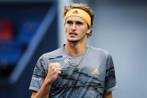 Tysk Professionell Tennisspelare Alexander Zverev Tävlar Mot Fransk Professionell Tennisspelare — Stockfoto