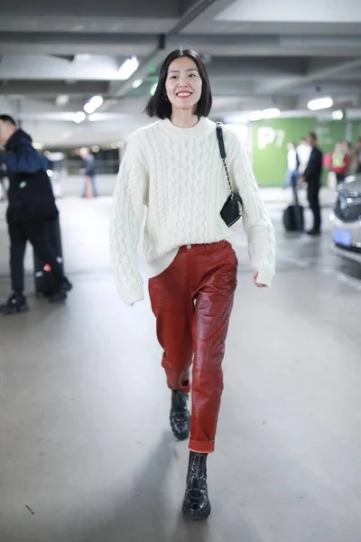 Çin Liu Wen Moda Kıyafeti Pekin Havaalanı — Stok fotoğraf