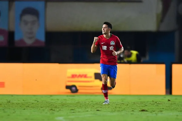 Tchajwanský Fotbalista Tim Chow Henan Jianye Narodil Anglii Slaví Během — Stock fotografie