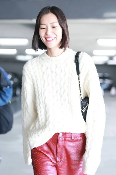 China liu wen fashion outfit beijing flughafen — Stockfoto