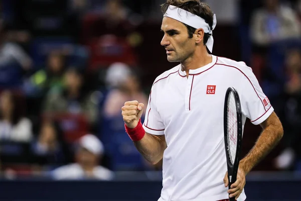 Schweiziska Professionella Tennisspelare Roger Federer Tävlar Mot Belgiska Professionella Tennisspelaren — Stockfoto