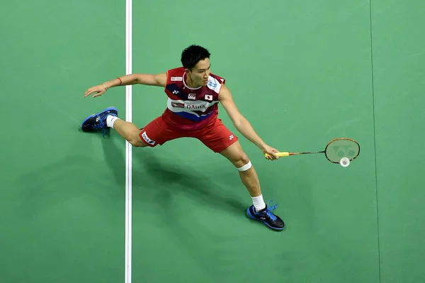 日本のプロバドミントン選手 桃田健人選手が2019年9月19日 中国東部江蘇省常州市で開催された男子シングルス Victor China Open 2019 の第2戦でインドネシアのプロバドミントン選手 トミー スガルト選手と対戦 — ストック写真