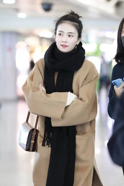 China Bai Lu fashion outfit Beijing Airport — 스톡 사진