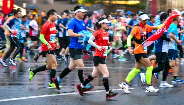 30000 Participants Countries Continue Run Even Though Rains Yango International — Stock Photo, Image