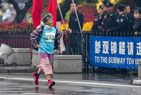 2019年10月20日 来自30个国家的30000人参加了在中国陕西西安举行的西安延戈国际马拉松赛 — 图库照片