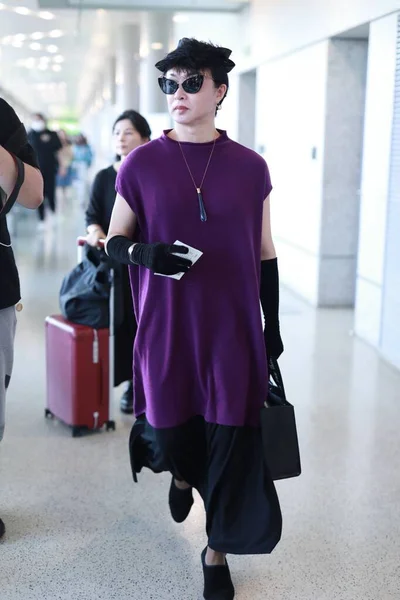 Κίνα Jin Xing μόδας Outfit Shanghai Airport — Φωτογραφία Αρχείου