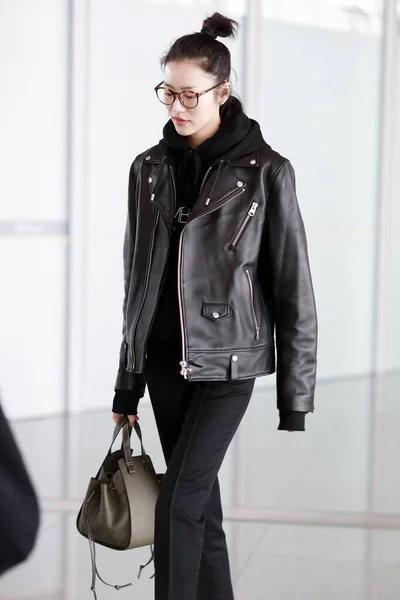 CHINA LIU WEN FASHION OUTFIT BEIJING AIRPORT — Stock Photo, Image