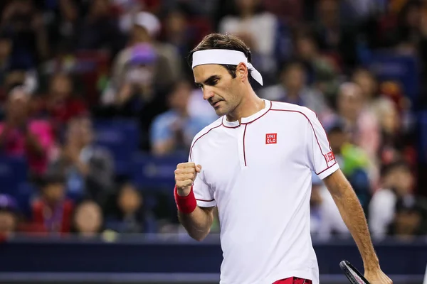 Schweiziska Professionella Tennisspelare Roger Federer Tävlar Mot Belgiska Professionella Tennisspelaren — Stockfoto