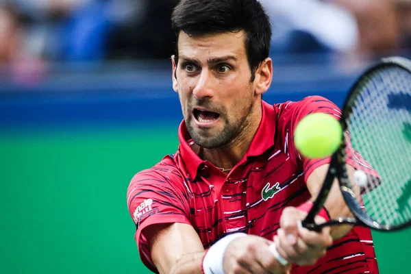 Servische Professionele Tennisspeler Novak Djokovic Neemt Het Tegen Amerikaanse Professionele — Stockfoto
