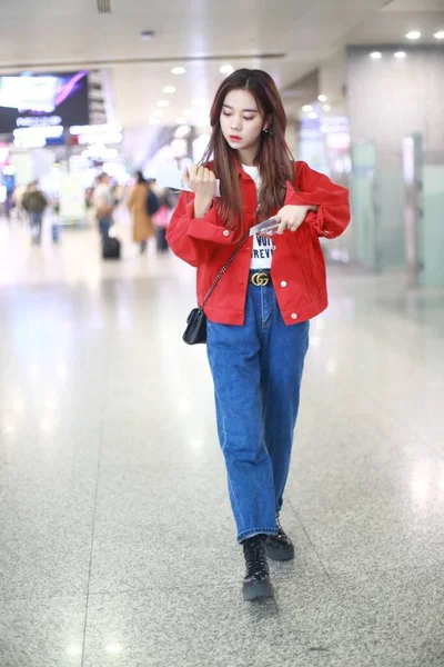 Κίνα Zhang Zining Chengdu Airport Fashion Outfit — Φωτογραφία Αρχείου