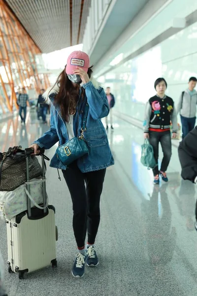 Κίνα Lin Zhiling Fashion Outfit Πεκίνο Αεροδρόμιο — Φωτογραφία Αρχείου