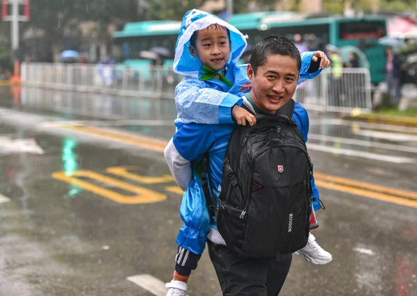 30000 Participants Countries Continue Run Even Though Rains Yango International — Stock Photo, Image