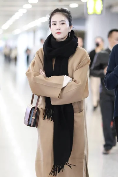 China Bai Lu fashion outfit Beijing Airport — 스톡 사진