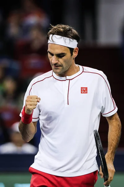 Schweiziska Professionella Tennisspelare Roger Federer Tävlar Mot Belgiska Professionella Tennisspelaren — Stockfoto