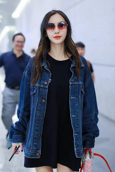 Attrice Hong Kong Angelaby Arriva All Aeroporto Internazionale Shanghai Hongqiao — Foto Stock