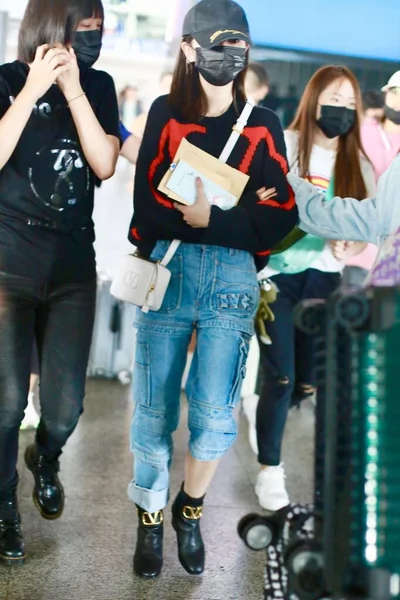 CHINE WU XUANYI FASHION OUTFIT AÉROPORT DE BEIJING — Photo