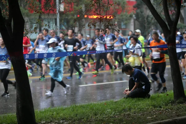 30000 Participants Countries Continue Run Even Though Rains Yango International — Stock Photo, Image