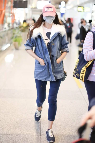 CINA LIN ZHILING FASHION OUTFIT BEIJING AEROPORTO — Foto Stock