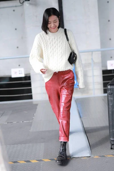 CHINA LIU WEN FASHION OUTFIT BEIJING AIRPORT — Stock Photo, Image