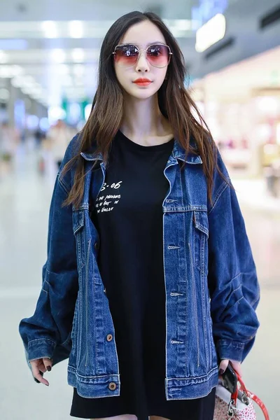 Atriz Hong Kong Angelababy Chega Aeroporto Internacional Hongqiao Xangai Antes — Fotografia de Stock