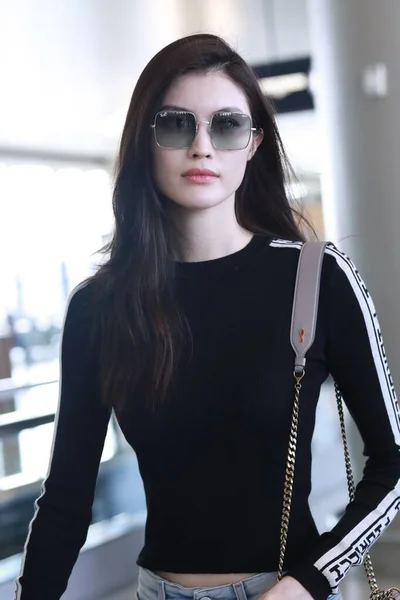 Κίνα Sui Ο Fashion Outfit Shanghai Airport — Φωτογραφία Αρχείου