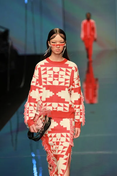 China W.Rong 2020 Primavera Verão Fashion Week Xangai — Fotografia de Stock