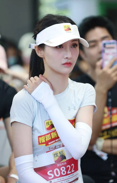 Chinese Actrice Zheng Shuang Duikt Met Haar Ouders Neemt Deel — Stockfoto