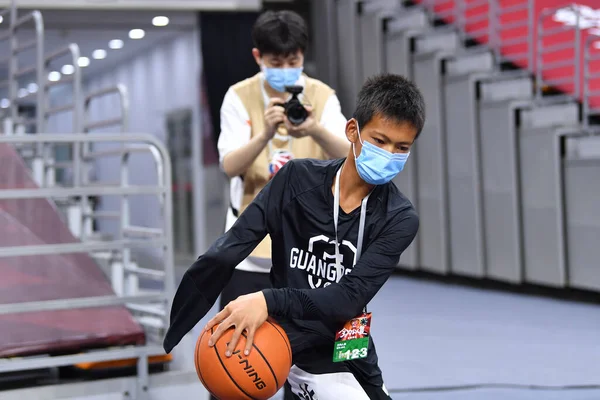 Zhang Jiacheng Internet Sensation Youth Basketball Player One Arm Practices — Stock Photo, Image