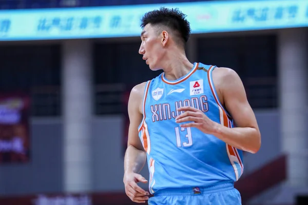 Pemain Bola Basket Profesional Cina Kyranbek Makan Dari Xinjiang Guanghui — Stok Foto