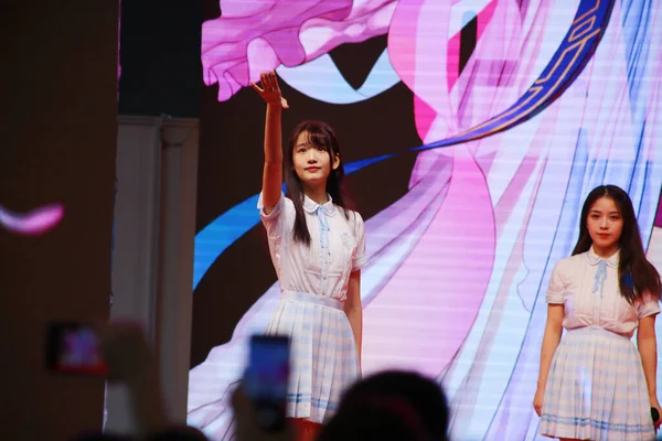Şangay Merkezli Çinli Idol Grubu Japon Idol Kız Grubu Akb48 — Stok fotoğraf