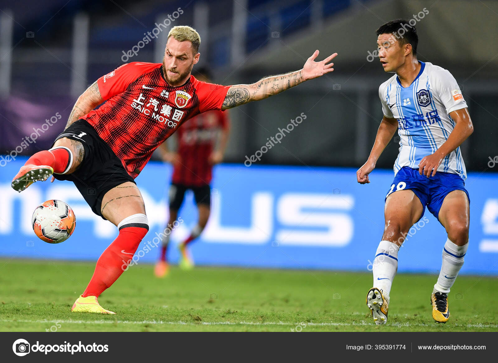 Avstrijskij Futbolist Marko Arnautovich Shanhaj Sipg Krasnyj Brosaet Myach Vremya Stokovoe Redakcionnoe Foto C Chinaimages 395391774