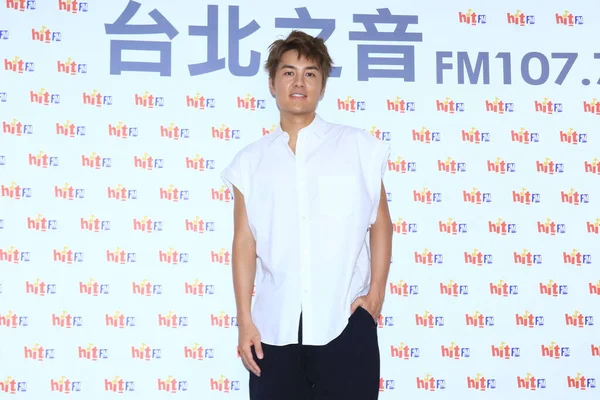 Cantautor Actor Director Taiwanés Kenji Aparece Camiseta Blanca Para Promocionar — Foto de Stock