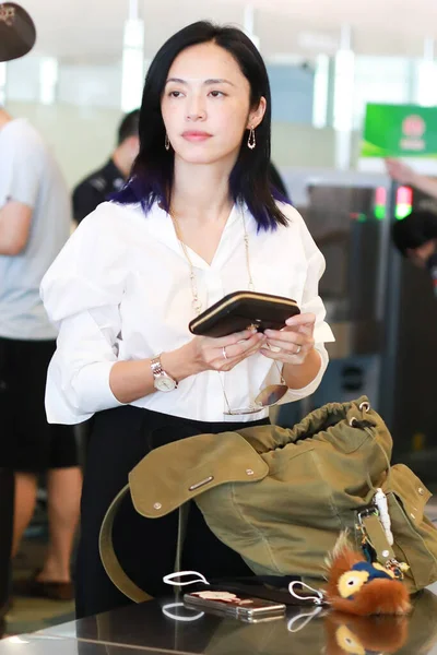 Actriz Filántropa China Yao Chen Llega Aeropuerto Shanghái Antes Salida — Foto de Stock
