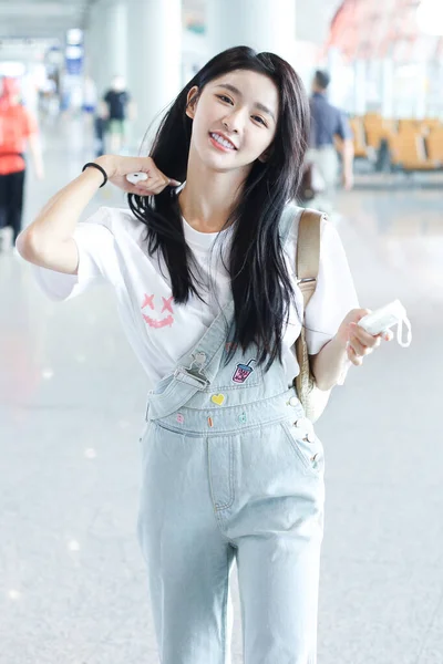 말레이시아의 가수이자 추아는 2020 베이징을 출발하기 베이징 공항에 — 스톡 사진