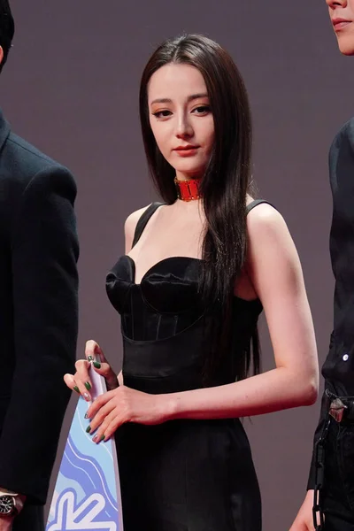 2020年8月2日 中国女演员 模特迪拉巴 迪穆拉特出席了在中国上海腾讯举行的新闻发布会 — 图库照片