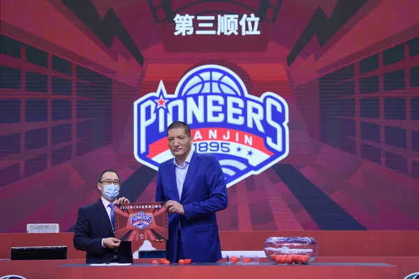 Pensionerad Kinesisk Inre Mongoliska Professionell Basketspelare Mengke Bateer Höger Dyker — Stockfoto