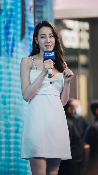 Китайская Актриса Певица Модель Уйгурской Национальности Дилраба Дилмурат Появляется Белом — стоковое фото