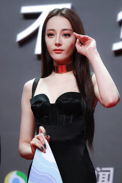 2020年8月2日 中国女演员 模特迪拉巴 迪穆拉特出席了在中国上海腾讯举行的新闻发布会 — 图库照片