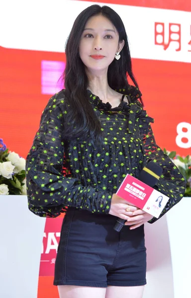 Das Chinesische Model Und Schauspielerin Zhang Zeigt Ihre Eleganz Und — Stockfoto
