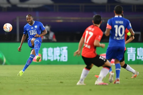 Jogador Futebol Zambiano Stoppila Sunzu Shijiazhuang Ever Bright Esquerda Passa — Fotografia de Stock