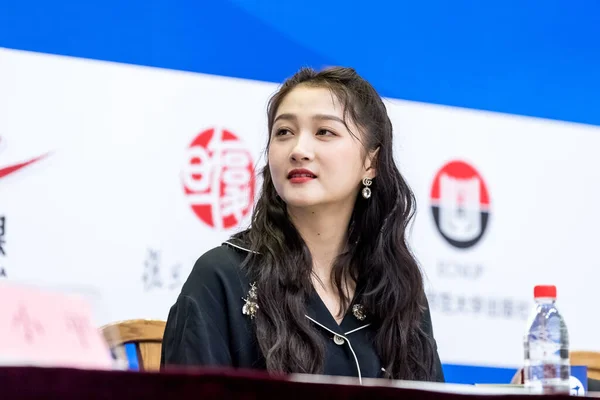 Chińska Aktorka Guan Xiaotong Pojawia Się Wygłasza Przemówienie Sesji Podpisywania — Zdjęcie stockowe