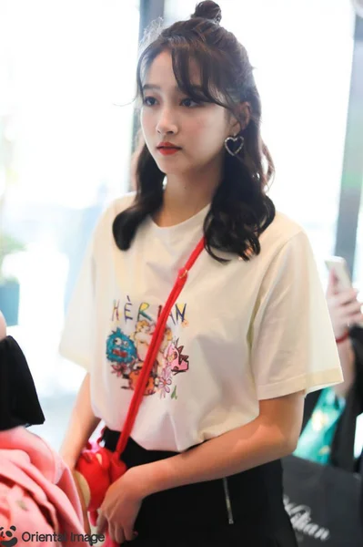 Chinese Actrice Guan Xiaotong Arriveert Een Hotel Shanghai China Juni — Stockfoto