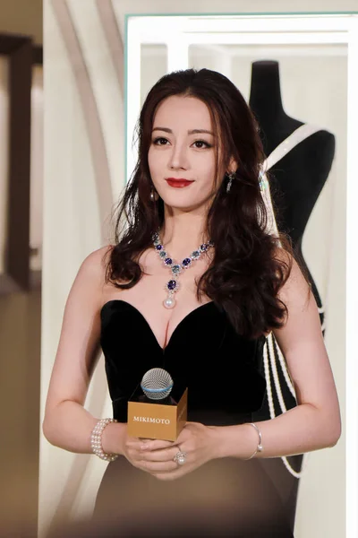 Chińska Aktorka Piosenkarka Modelka Pochodzenia Ujgurów Dilireba Uczestniczy Imprezie Promocyjnej — Zdjęcie stockowe