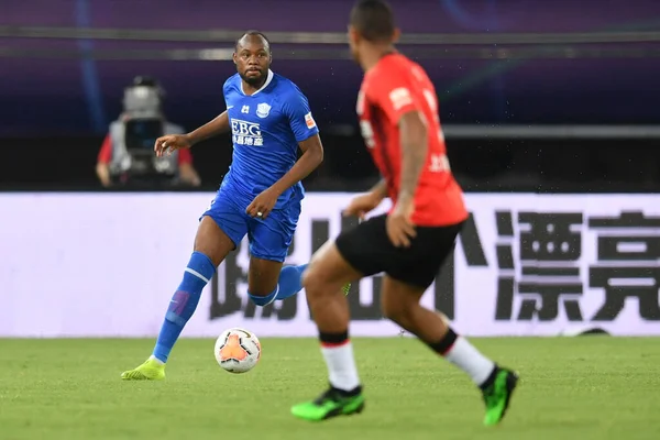 Jogador Futebol Zambiano Stoppila Sunzu Shijiazhuang Ever Bright Esquerda Mantém — Fotografia de Stock