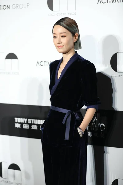 Chinese Actress Yili Attends Designer Brand Comme Moi Fashion Show — Stock Photo, Image