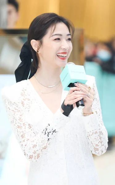 2020年9月24日 在中国上海举行的促销活动上 中国女演员兼歌手婉琴身穿白衣现身 展示自己的美丽 — 图库照片